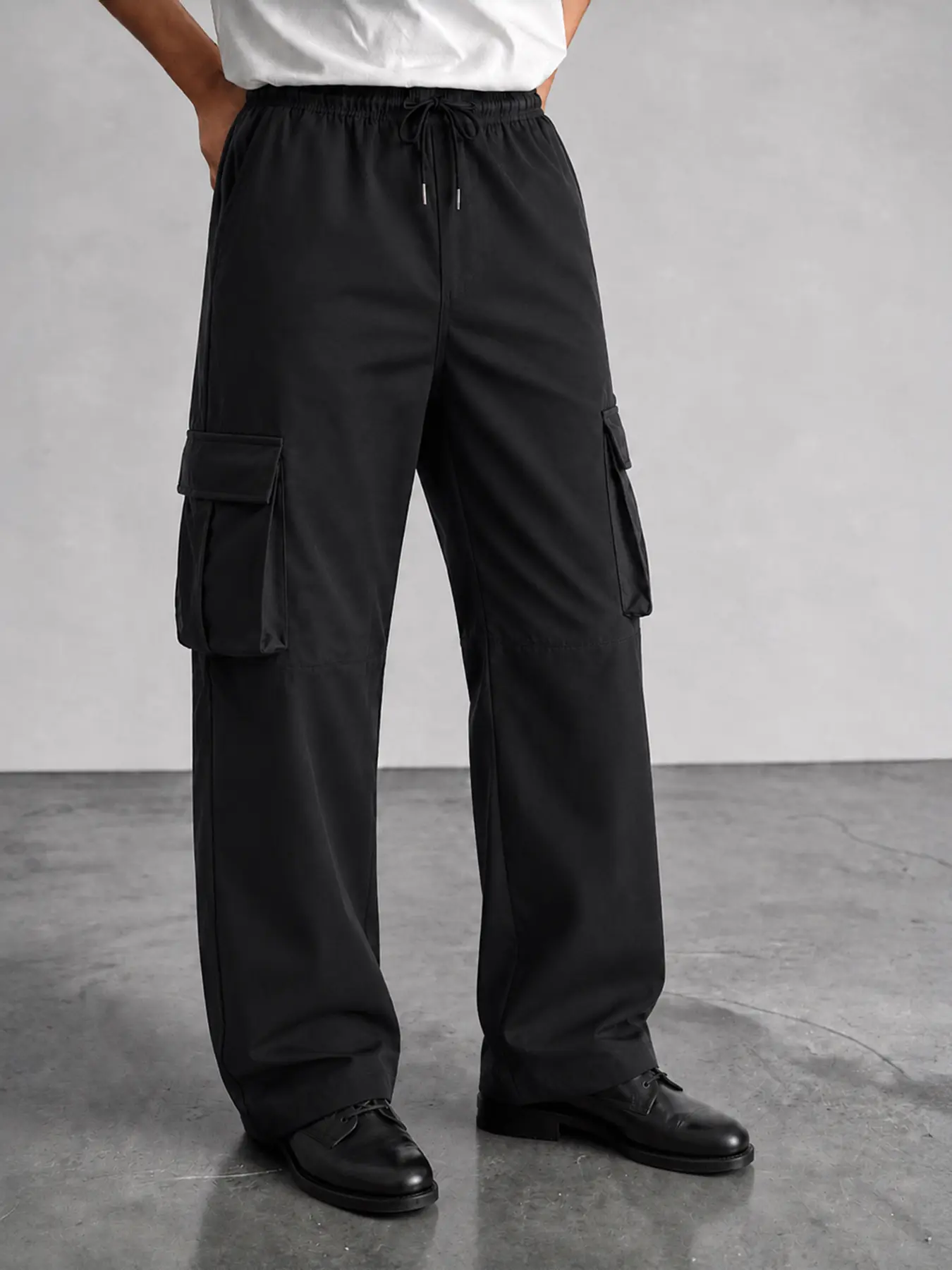 Men’s Water-Resistant Cargo Pants, Lightweight Wide Leg Utility Trousers with Elastic Drawstring Waist & Multi Pockets, Relaxed Casual Outdoor Streetwear Pants