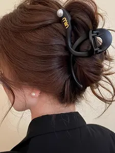Large Frosted Pearl Hair Clip, Shark Bite Claw Clip, Simple and Elegant Head Accessory, Stylish Hair Jewelry for Women