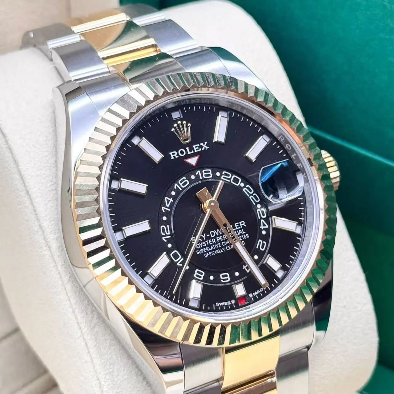 Rolex Sky-Dweller m336933-0003 Annual Calendar GMT 42mm Yellow Rolesor Black Dial