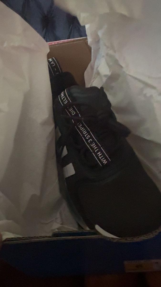 Item: 5.5, M, Black, Grey