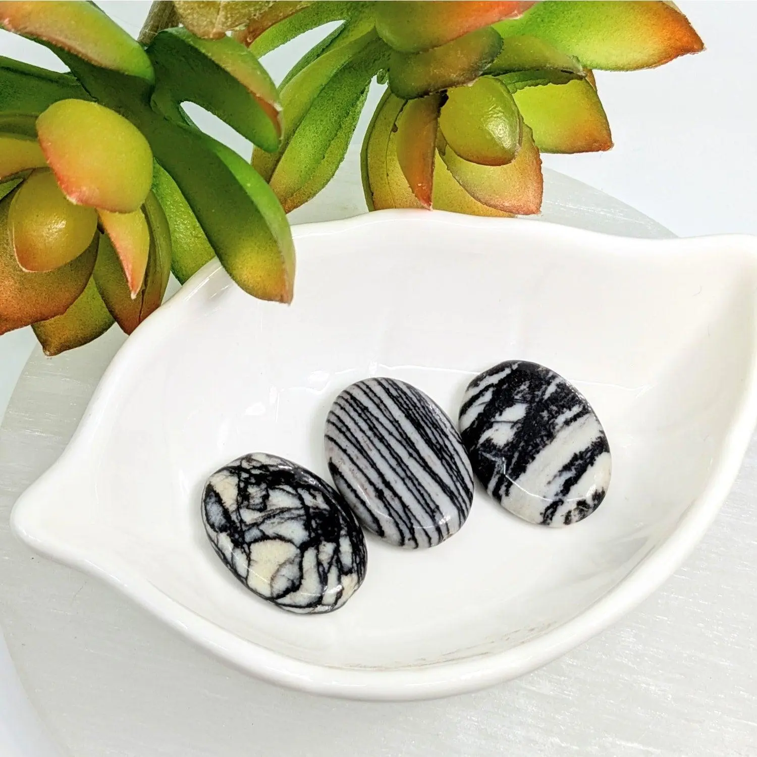 Zebra Jasper 25mm Oval Bead (Pack of 1) #LV7169