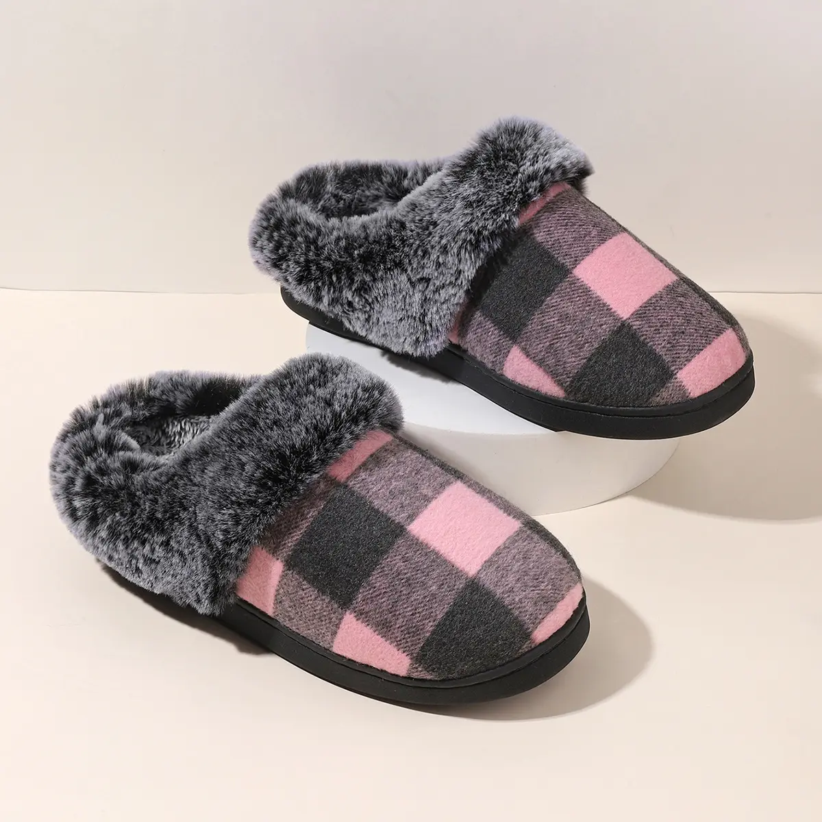 Women's Buffalo Plaid Fuzzy House Slippers, Plush Lined Closed Toe Warm Slippers with Non Slip Sole, Cozy Indoor Outdoor Home Shoes for Fall Winter