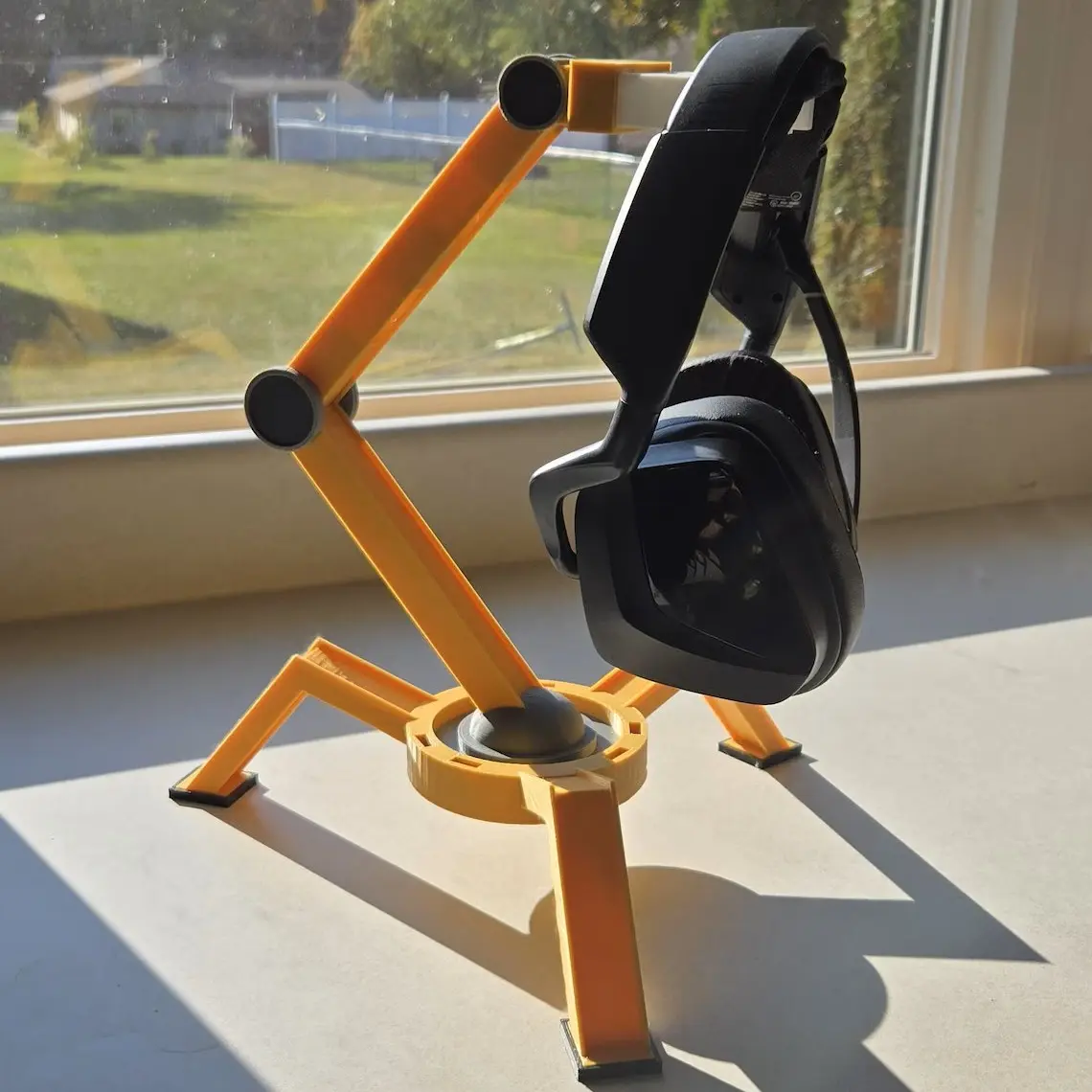 Factorio Inspired Inserter Headphone Stand and USB Holder - 10 Inches Tall, Easy Assembly, Multi Colors Available