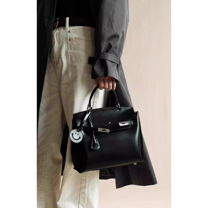 👜 Timeless Grace – Genuine Leather Structured Shoulder Bag | 14" Elegant Tote with Adjustable Strap