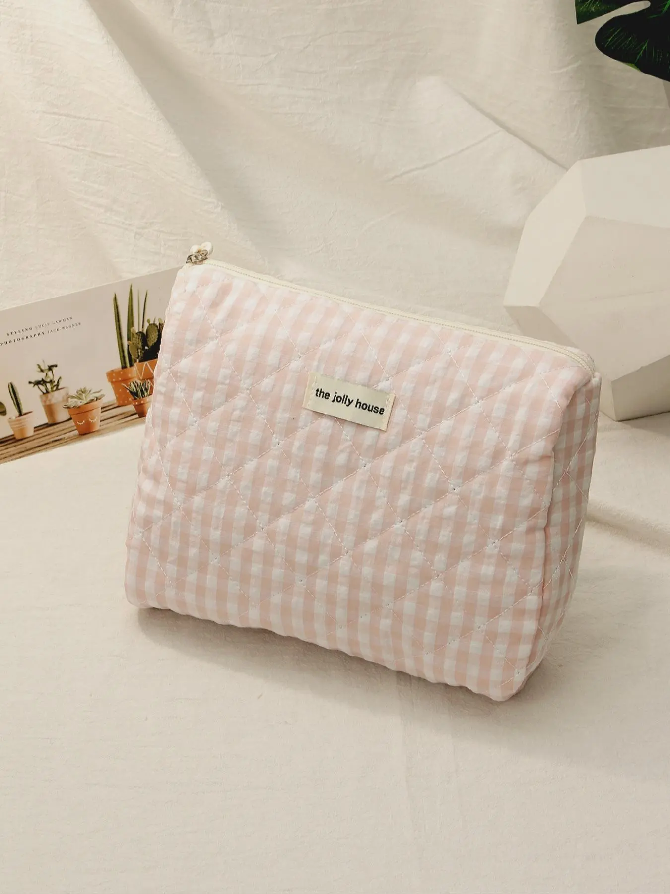 1 Piece Plaid Pattern Letter Label Quilted Makeup Bag, Cute Portable Cosmetic Storage Bag, Quilted Washbag, Cosmetics Organizer, Makeup Organizer Pouch, Travel Cosmetic Bag, Travel Beauty Bag