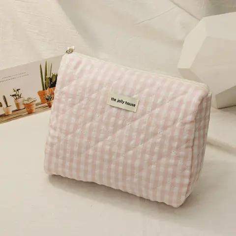1 Piece Plaid Pattern Letter Label Quilted Makeup Bag, Cute Portable Cosmetic Storage Bag, Quilted Washbag, Cosmetics Organizer, Makeup Organizer Pouch, Travel Cosmetic Bag, Travel Beauty Bag
