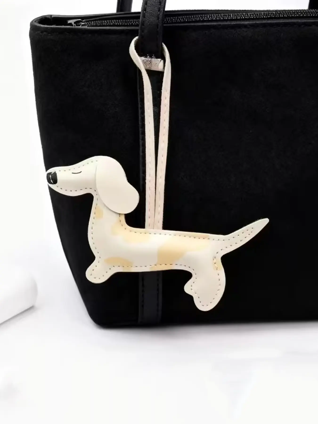Cute Dachshund Pendant, Niche Color-Block Splice Bag Charm, Stylish Backpack Charm, Versatile Commuter Backpack Accessory, Gift For Girls, Pet Lover Personal Decoration, Suitable For Bags / Keys, Vintage Minimalist Style