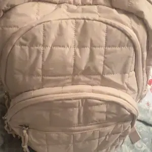 BAGSMART Quilted Laptop Backpack for Women–Regular Size with 32OZ Pockets Water-Resistant College & Travel Backpack, Fits 15.6”Laptop and Mini Size(11.4" × 8.2" × 4.3") Fits 9.7”Laptop SpringStatements