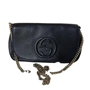 Pre-owned GUCCI Leather Crossbody Bags Interlocking G Soho Medium Black Crossbody Bag with Chain Strap for Versatile Wear