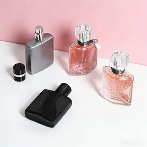 A refreshing women’s fragrance with long-lasting scent; suitable for everyday use; sexy and deep; body mist gift set, 4-piece set; blends four different fragrance notes; women’s body spray.
