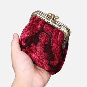 Queen Wine Double Kiss Clasp Coin Purse