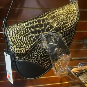 Black PU Leather Shoulder Handbag with Crocodile Embossed Design Gold Accents & Detachable Straps for Versatile Use