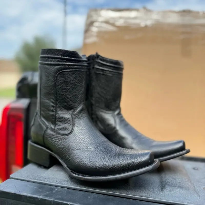 Black Dubai boot