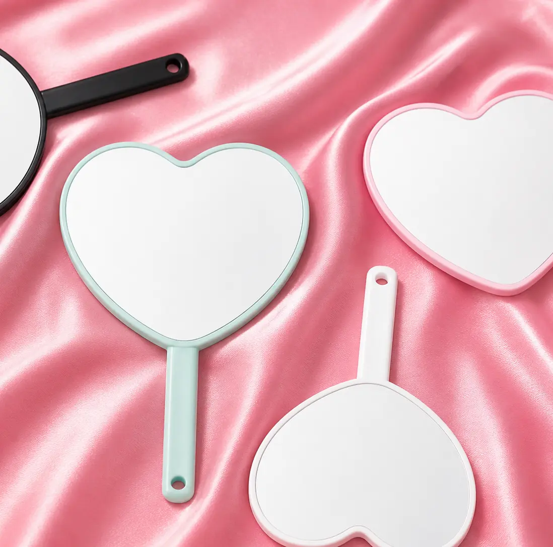 The Sweetheart Lash Mirror
