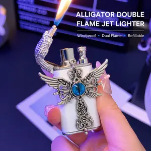 Crocodile-shaped double flame lighter with Tsoulu style gem decoration. It can switch between intense flame and gentle flame modes. Windproof design. Ducted fuel can be replaced. Retro collector's grade gift lighter (without butane)
