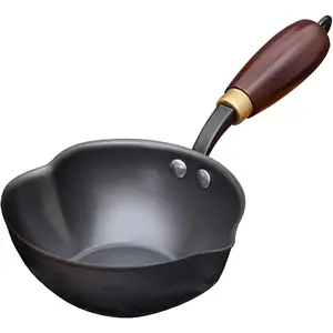 Splashing Oil Pot, 5.51-Inch Hand Forged Uncoated Cast Iron Pots, Heart-Shaped Non Stick Frying Pan, Oil Burning Iron Pot, Rust Resistant and Durable Mini Oil Pan, Suitable for All Stoves (Black)