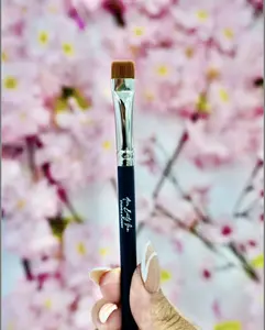 Aura Beauty Inc. Flat Definer Concealer Brush