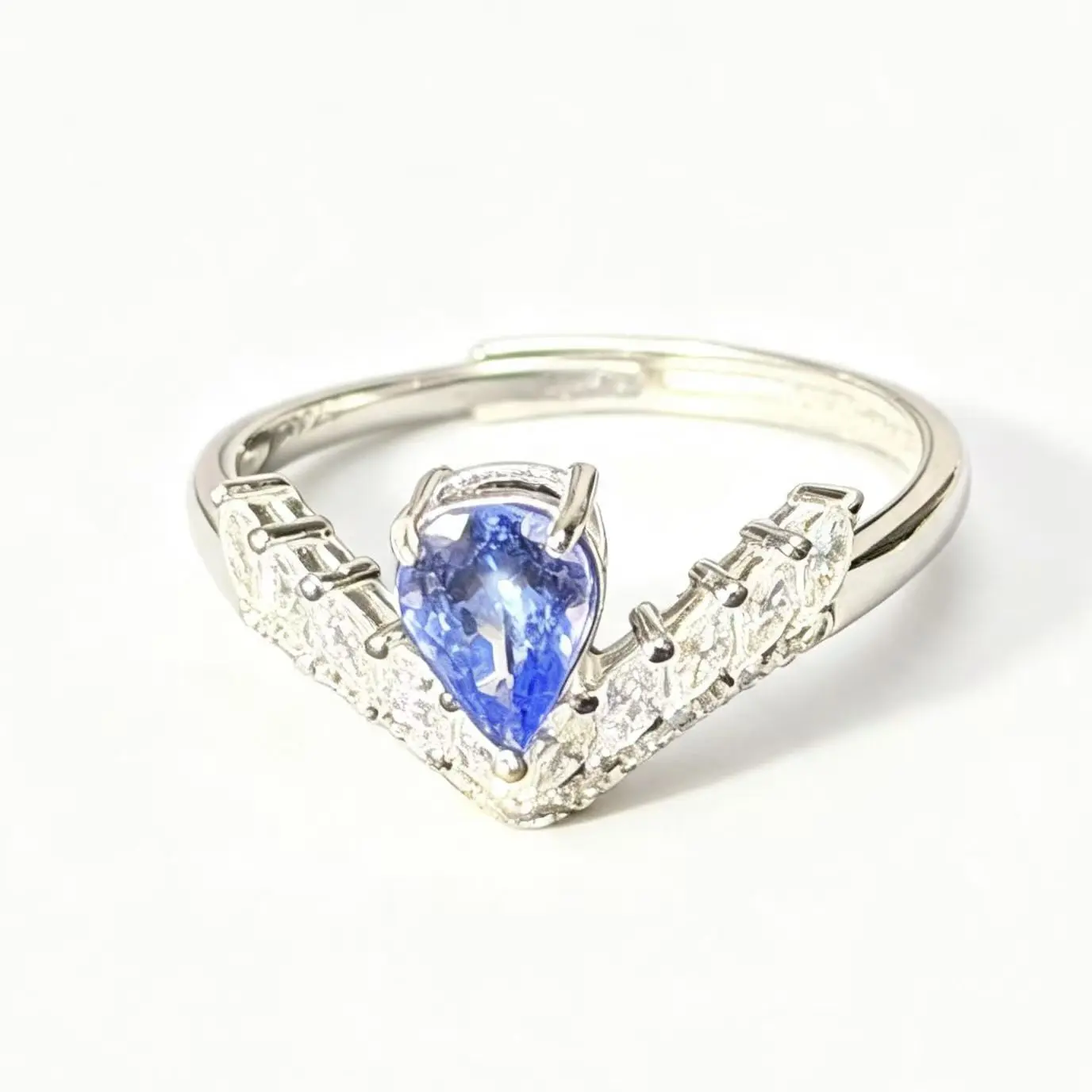 Top Tanzanite ring