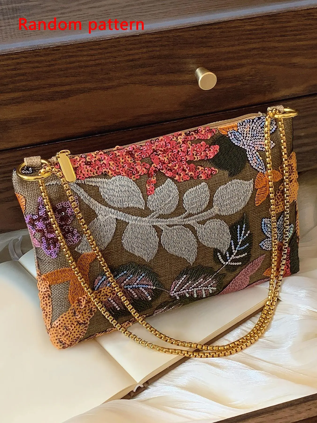 Small niche design, fashionable atmosphere, shoulder bag with embroidered plant flowers, sequin decoration technology, chain shoulder strap, retro high-end style, practical and stylish dressing piece, Elegant shoulder bag