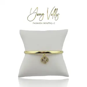 Bangle with Different Pendants Clover and Heart Gold Plated Elegant Design Jewelry Accessory