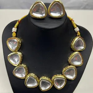 Kundan jewellery Female