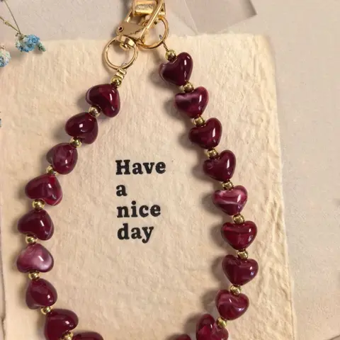 Aesthetic, Heart Beaded Bag Chain Phone Charm Wrist Lanyards with Patch, Heart Mobile Phone Chain Acrylic Bead Pendant Bag Charm Lanyard, Heart Bead String Phone Wrist Strap for Phones, Keychain Accessory Phone Accessories