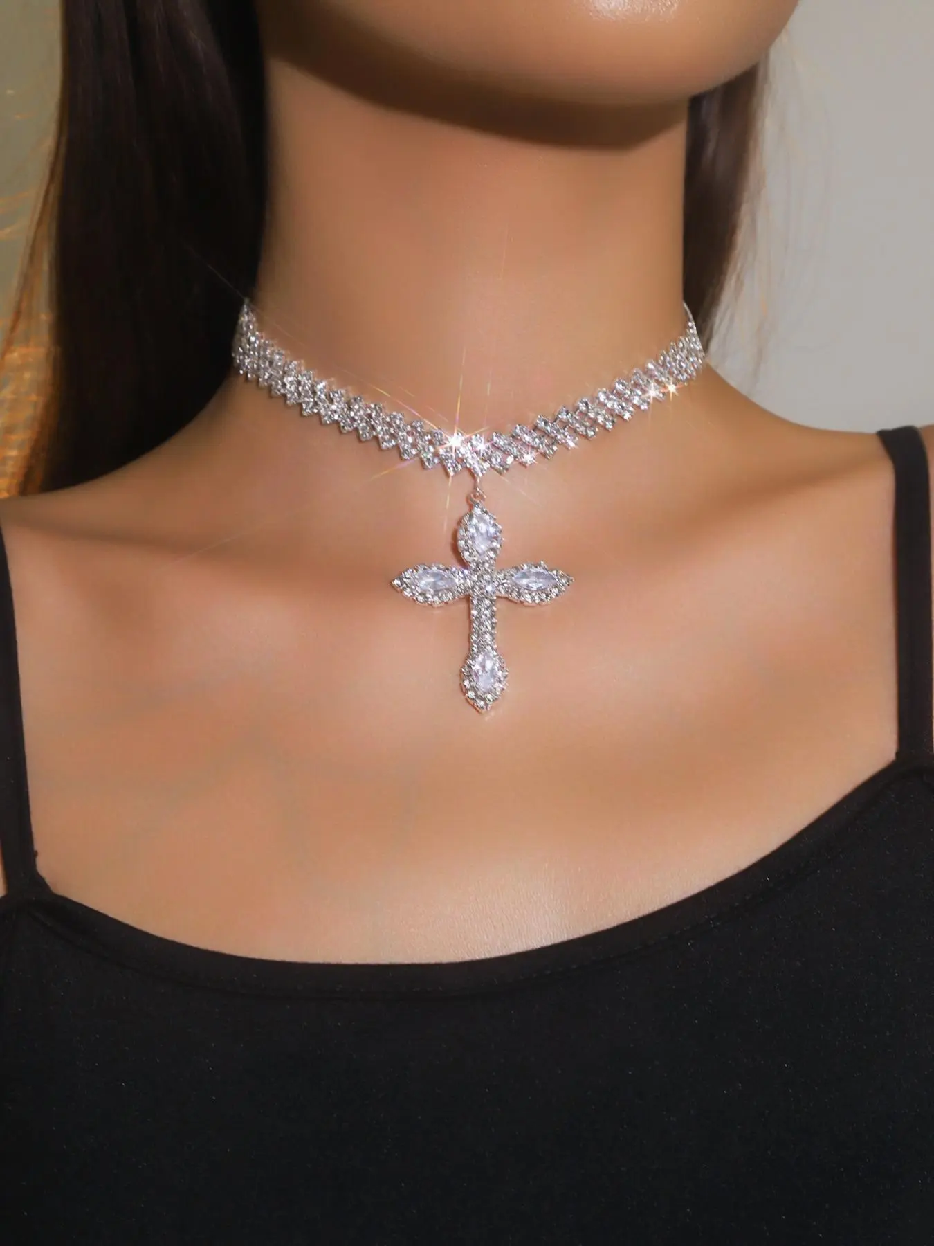 Rhinestone Cross Pendant Choker, Cross Design Necklace, Decorative Necklace, Synthetic Diamond Necklace for Party, Daily Clothing Decor, All-match Jewelry for Birthday Gift
