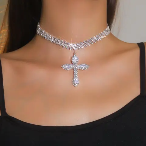 Rhinestone Cross Pendant Choker, Cross Design Necklace, Decorative Necklace, Synthetic Diamond Necklace for Party, Daily Clothing Decor, All-match Jewelry for Birthday Gift