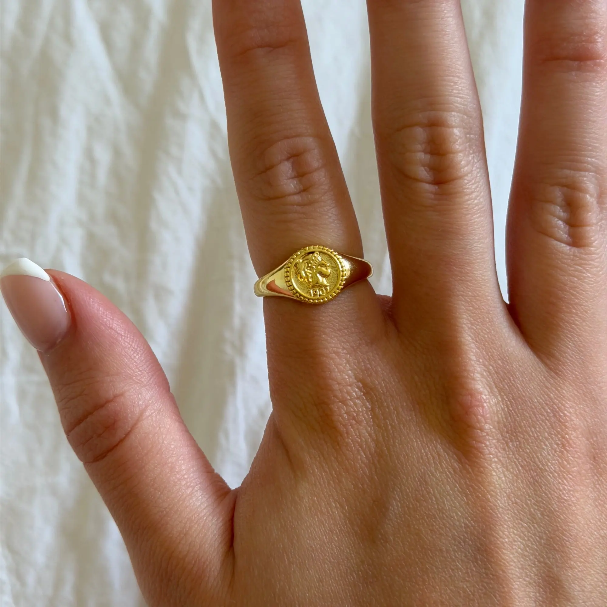 EVRY JEWELS Gold or Silver Plated Women's Hypoallergenic It's Vintage Ring