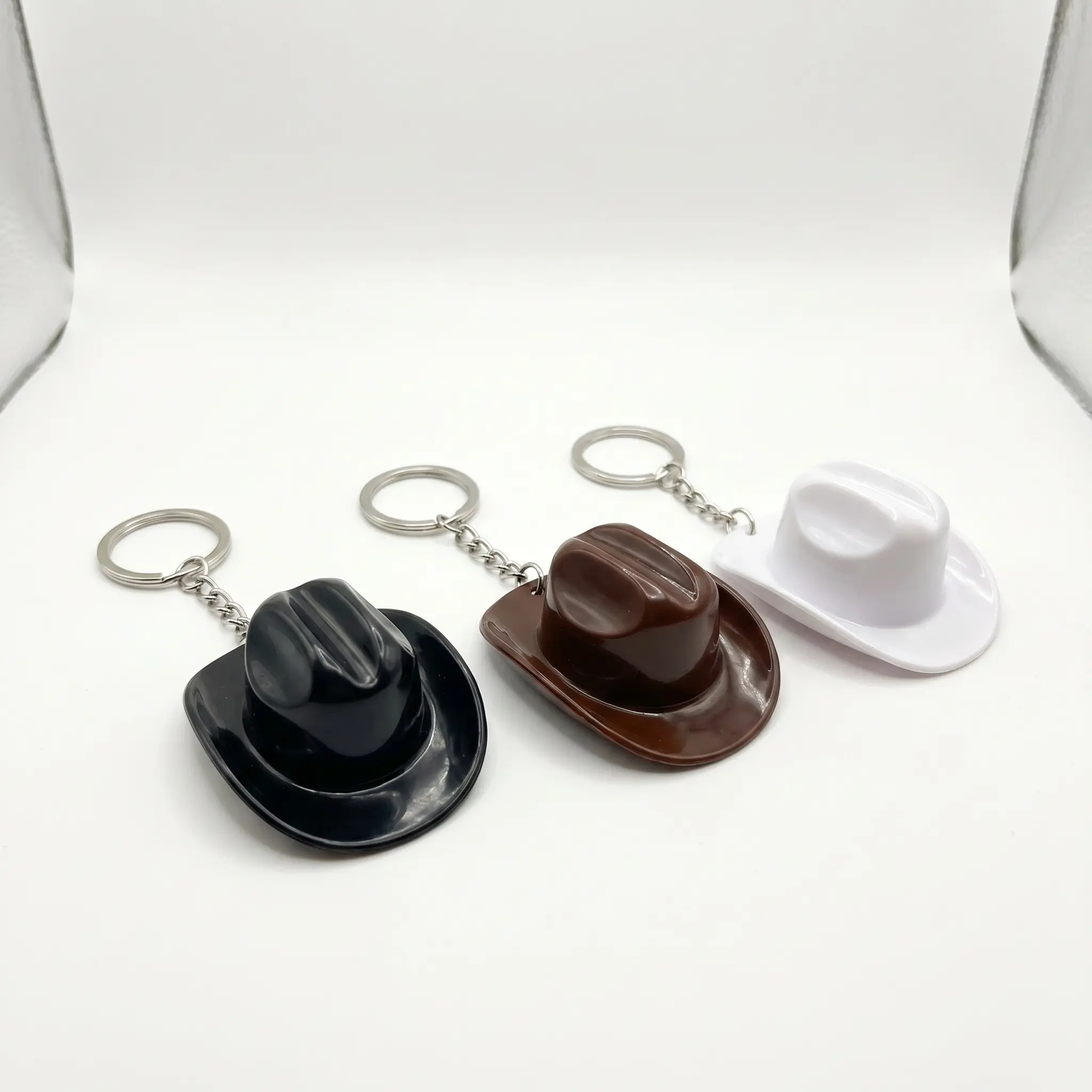2 PCS Cowboy Hat Western Style Bottle Opener Keychain, Retro Frontier Spirit Beer Opener for Road Trips & Parties, 3 Colors to Customize Your Keys, Car & Backpack Accessories-YY0