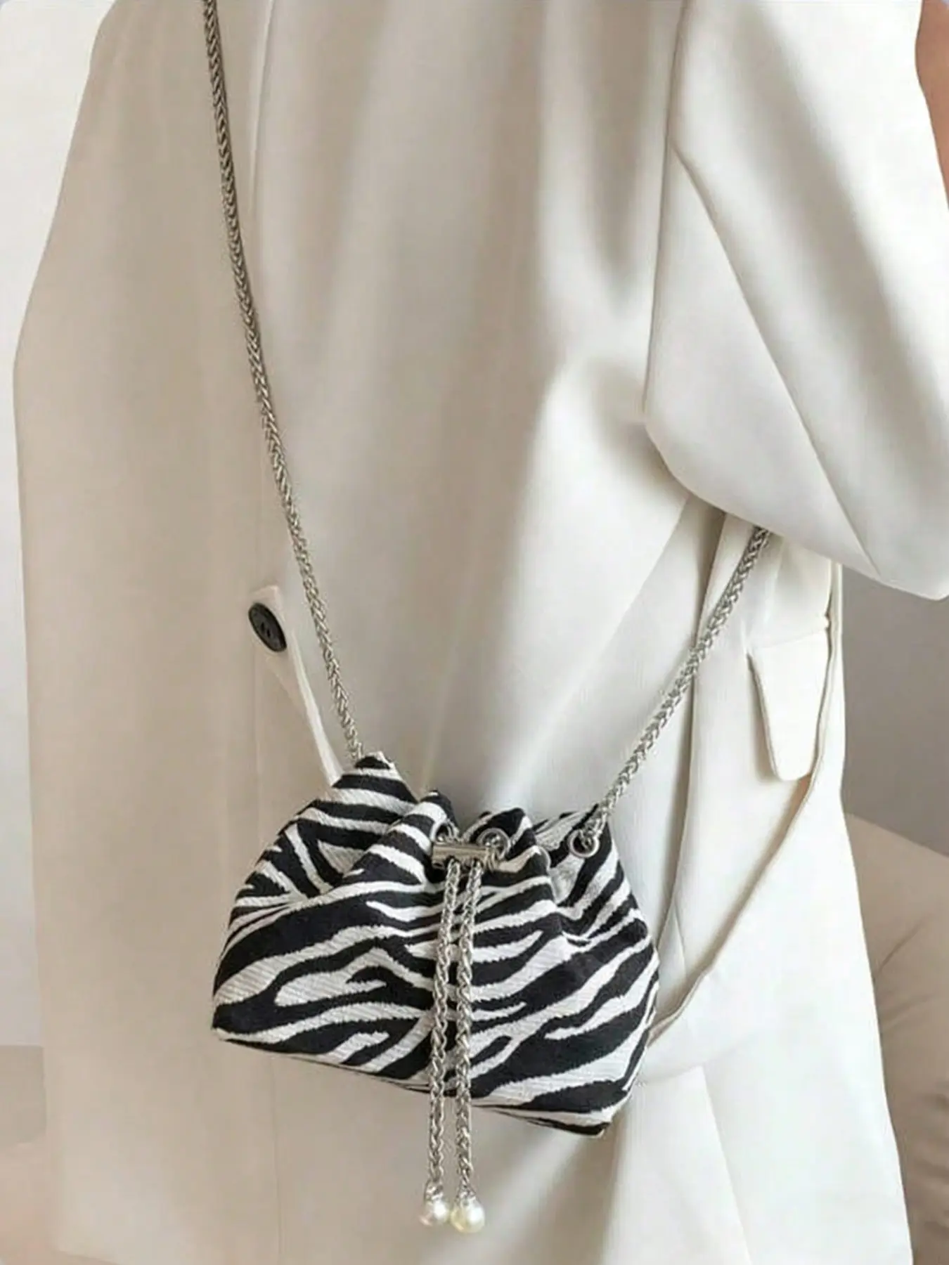 Women's minimalist zebra print chain shoulder bag, vintage style black and white color-block chain bag, brand new drawstring bucket bag, personalized chain crossbody bag, women's handbag, Crossbody Purses, Chic Crossbody Purse