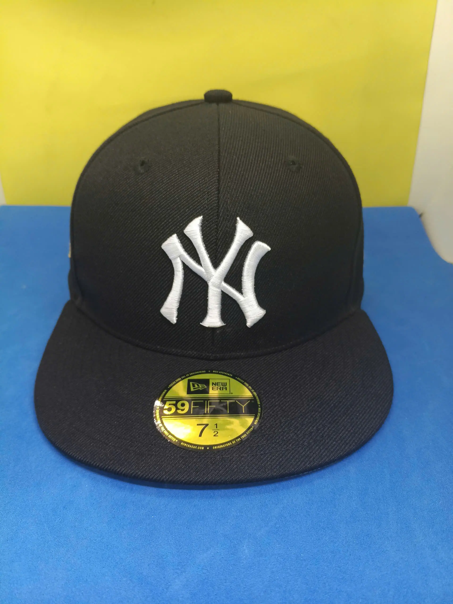 Black 59FIFTY Fitted Cap, Structured Flat Brim Baseball Hat with White Embroidered Logo