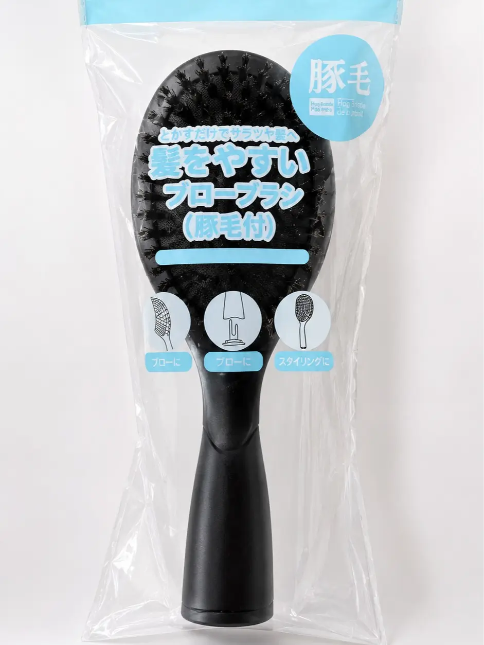 DAISO Easy Dry Vented Blow Brush with Hog Bristles, Wet & Dry Hair Styling, Built-In Mini Cleaner, Black
