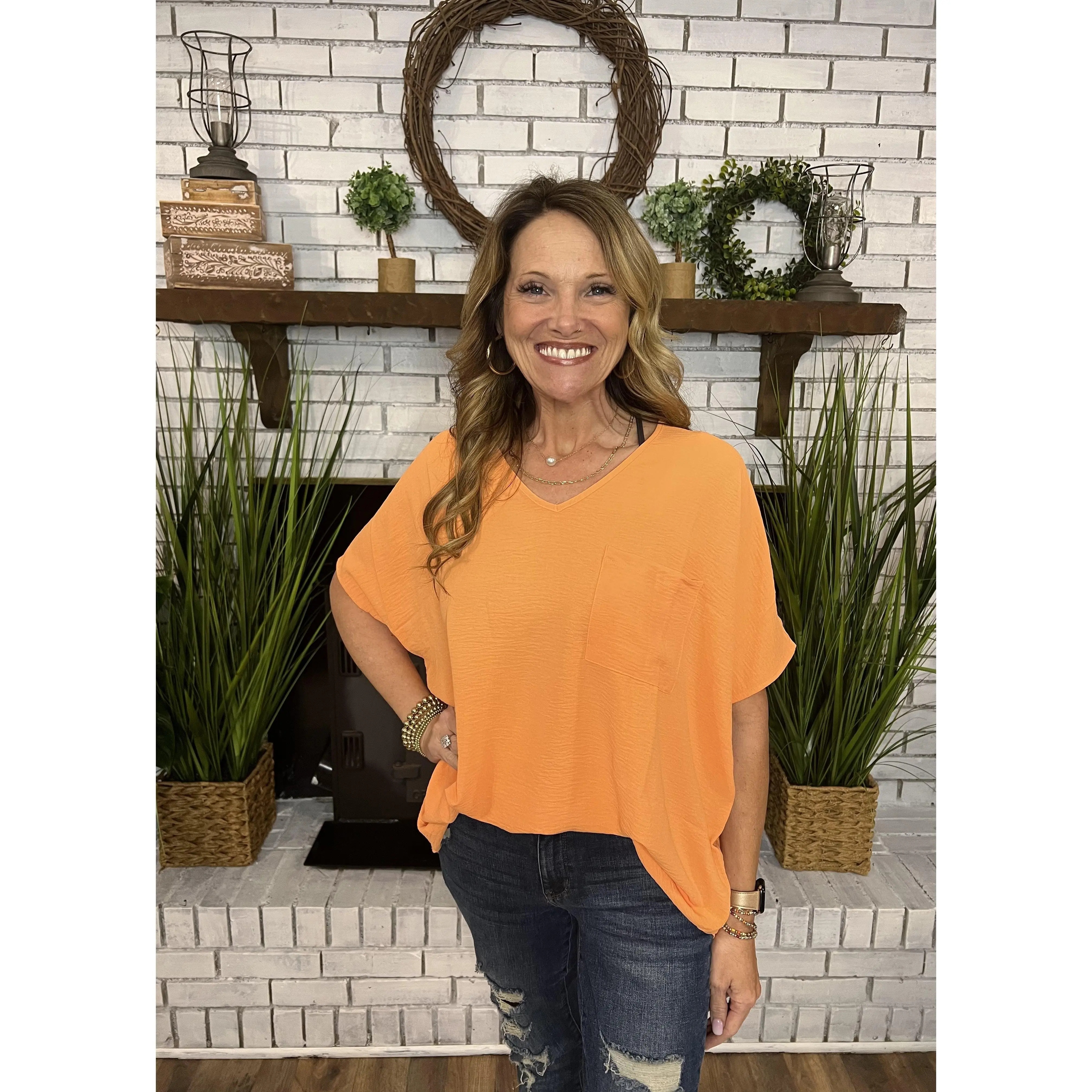 LIGHT ORANGE V-NECK AIRFLOW SHORT SLEEVE TOP