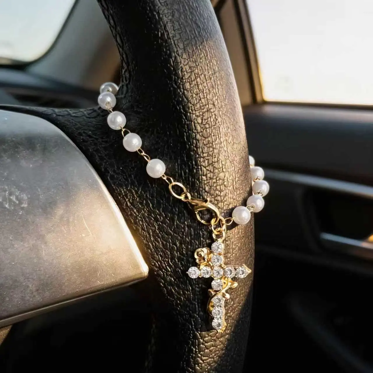 Rose Car Steering Wheel Pendant Jewelry, Decorative Hanging Accessory for Cars, Car Interior Decor, Car Interior Accessories, Cross Shape, Suitable for Men and Women, Car Interior Decoration