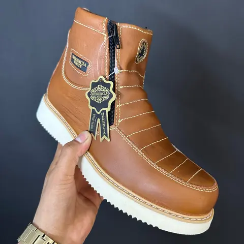 Zapato De Trabajo Roofing Boots - Leather Footwear with Rubber Soles, Comfortable Design, Ideal for Walking, Weight 100g
