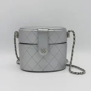 Pre-owned CHANEL leather Crossbody Bags Metallic Lambskin Quilted Round Vanity Case With Chain Silver