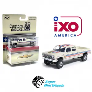 IXO Model 1:64 1976 Chevrolet Custom Deluxe K30 Fleetwood Crew Cab 250th