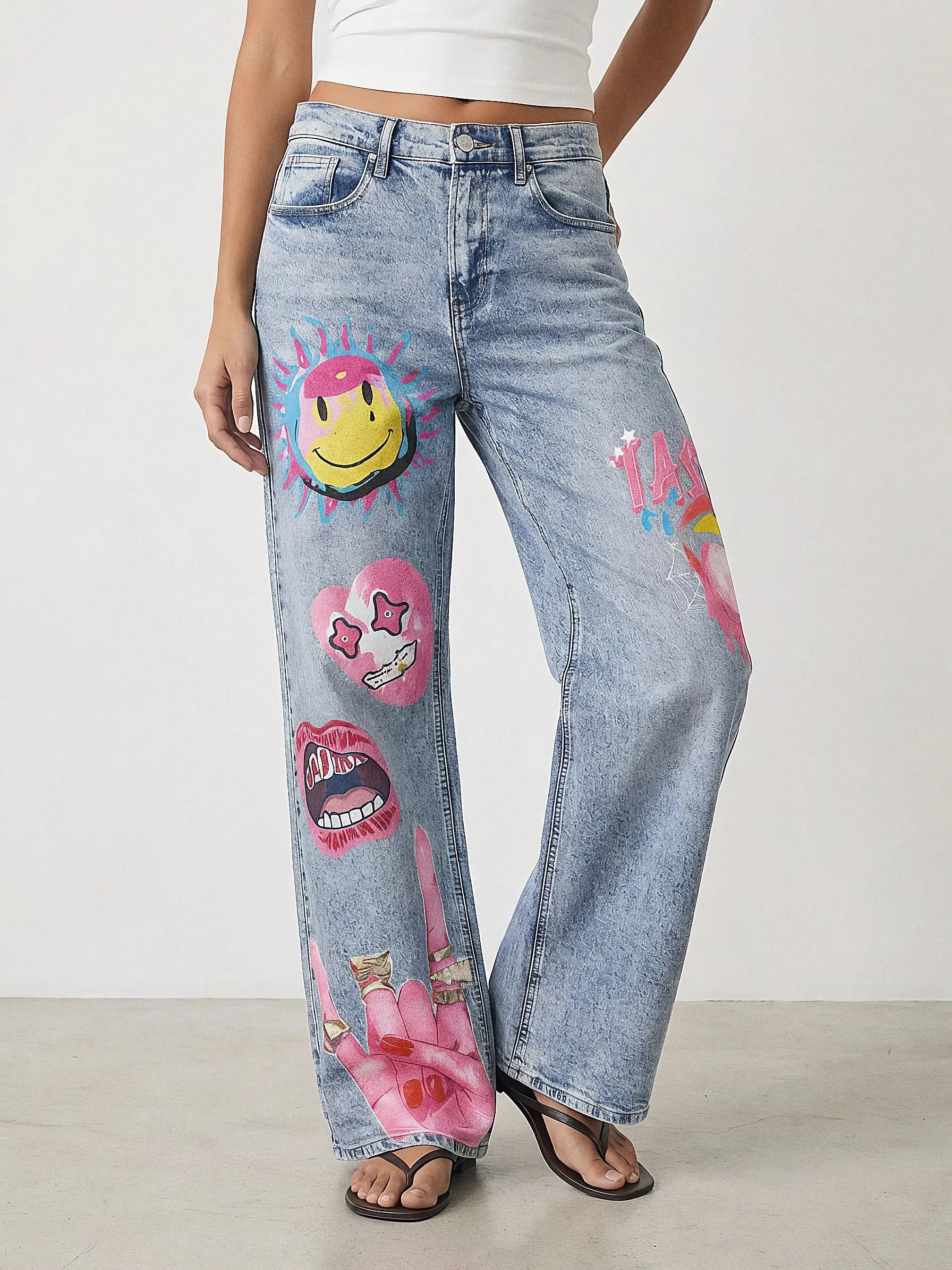 Pink Pop Art Cartoon Graphic Wide-Leg Jeans Y2K Aesthetic Streetwear High Waisted Light Wash Denim Pants Cute Smiley Face Lips Print Baggy Jeans Trendy Women’s Fashion Statement Pants Summer Outfit 90s Style