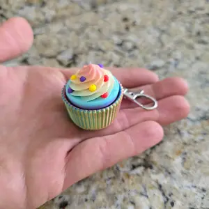 Sweet & Clicky Keychain - Pastel Cupcake Fidget Toy for Stress Relief