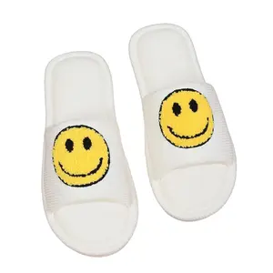 Smiley face design retro plush slippers suitable for women, men, girls cute cartoon indoor and outdoor sandals, yellow/skin color/red/purple