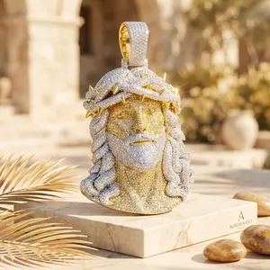 Heavy-duty, light-luxury Jesus pendant with full diamond inlay, exquisite and elegant, with high-quality details, suitable for any occasion, parties, birthday gifts, unisex