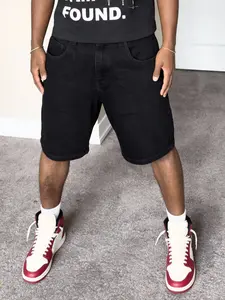 Black men's denim shorts, loose straight-leg cut for free movement, summer cool casual shorts, a versatile item for daily outings.