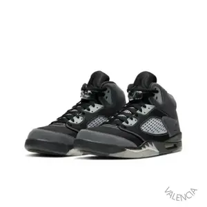 Retro-style Anthracite black and gray color scheme casual sports versatile durable and comfortable basketball shoes