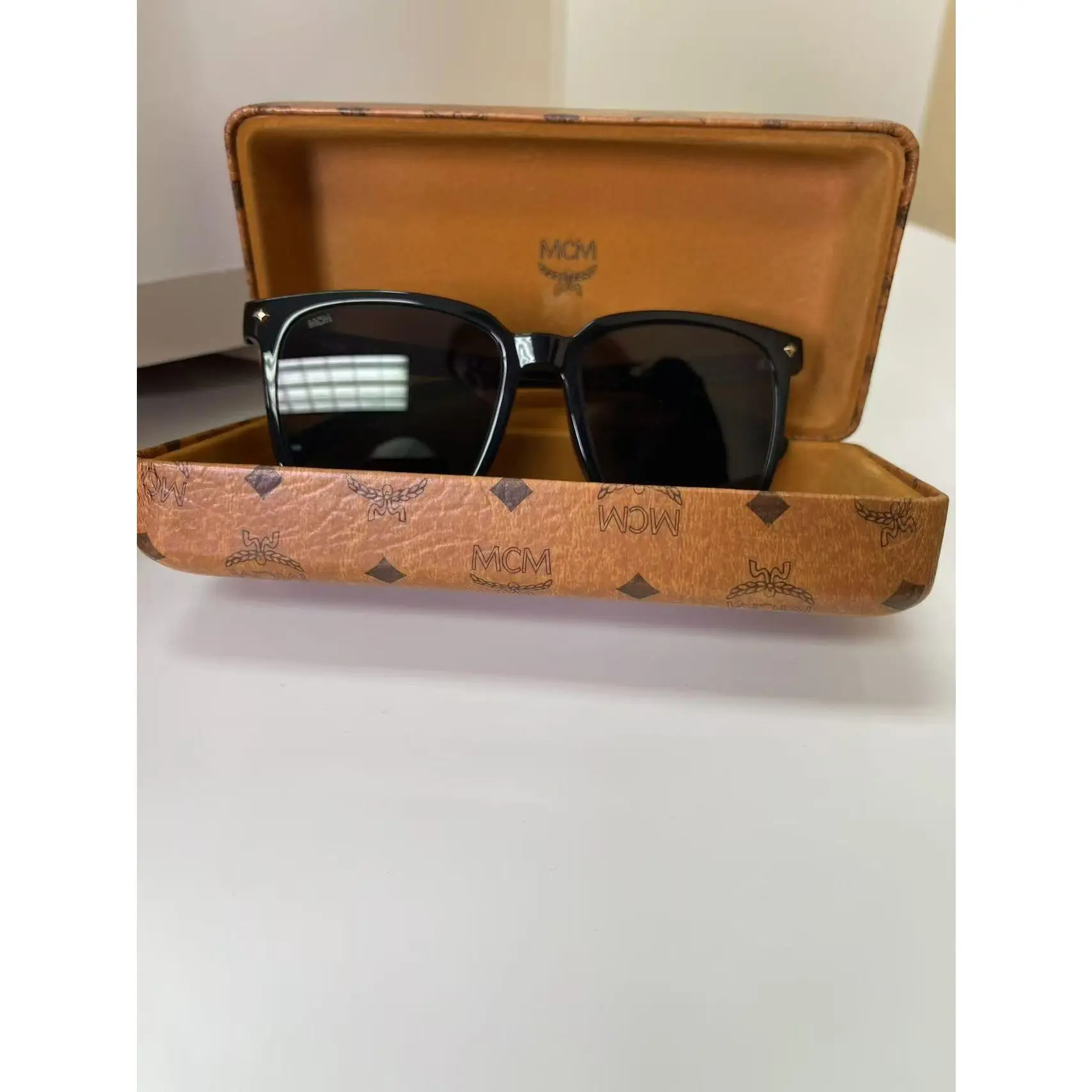 Pre-owned USG0003 MCM Sunglass Pre-owned USG0003 MCM Sunglass