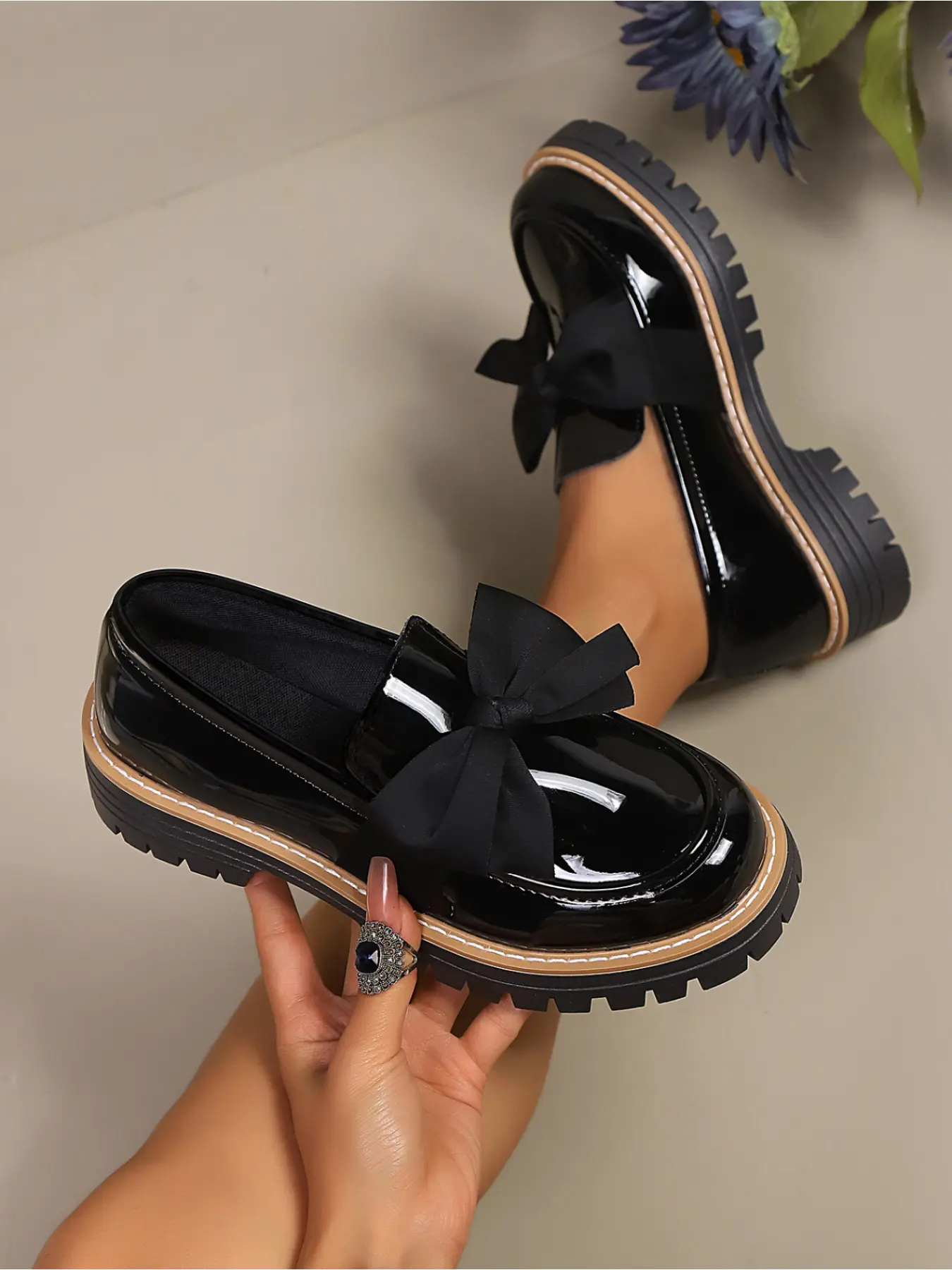 Ladies' Spring/Summer Fashion Retro Classy Elegant Valentine's Day Loafer Shoes/Leather Shiny Bowknot Decoration Thick Bottom High Platform Outdoor Casual Shoes/Lightweight Comfortable Soft Sole Rubber Skid-Resistant Durable Commuting Sports Shoes