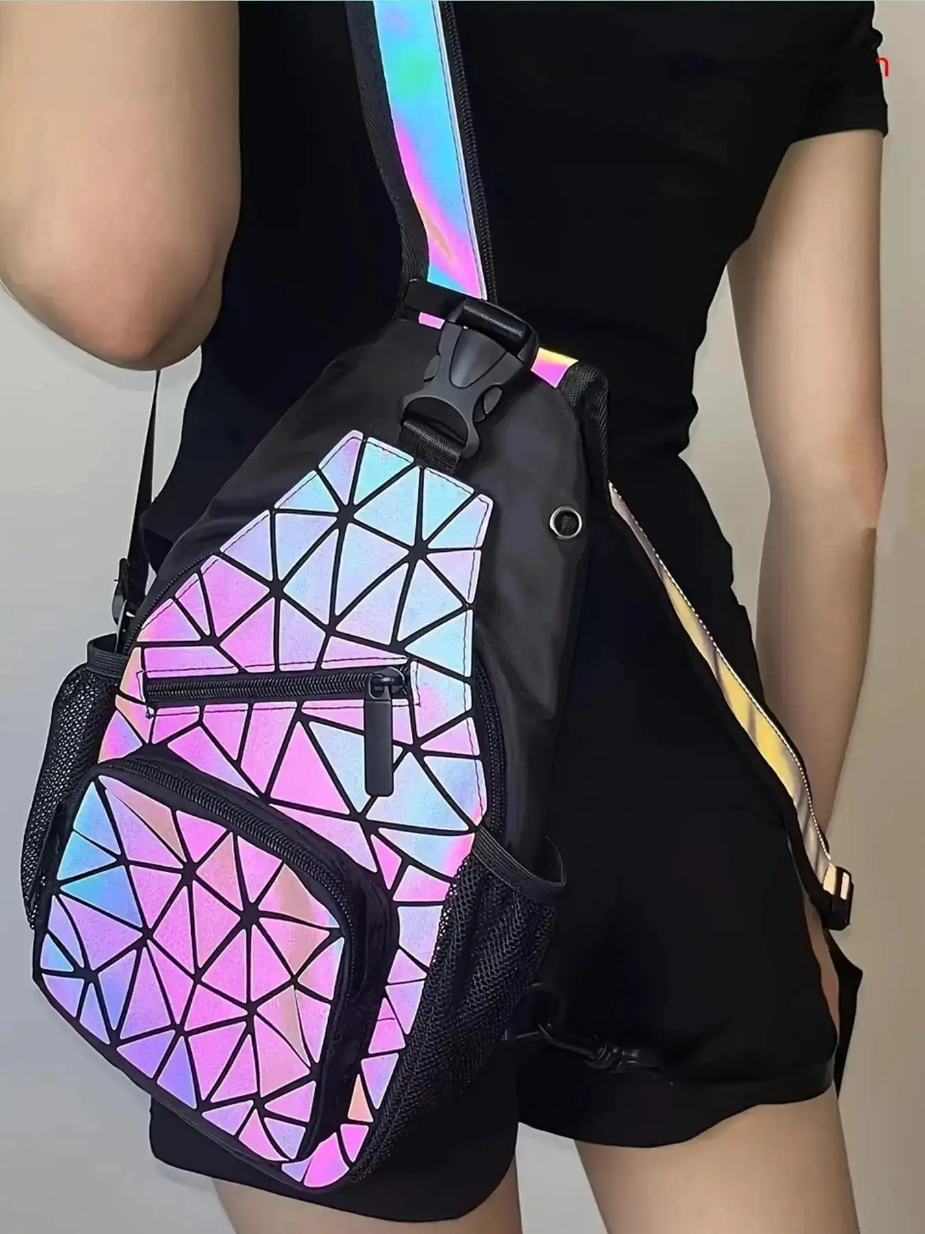 Multi purpose reflective Shoulder sling Stylish Crossbody Bags Geometric patterns small backpack & chest bag use women male Cycling Sports Travel Pack, High Quality Bag, Casual Crossbody Bag, Fashionable Crossbody Bag