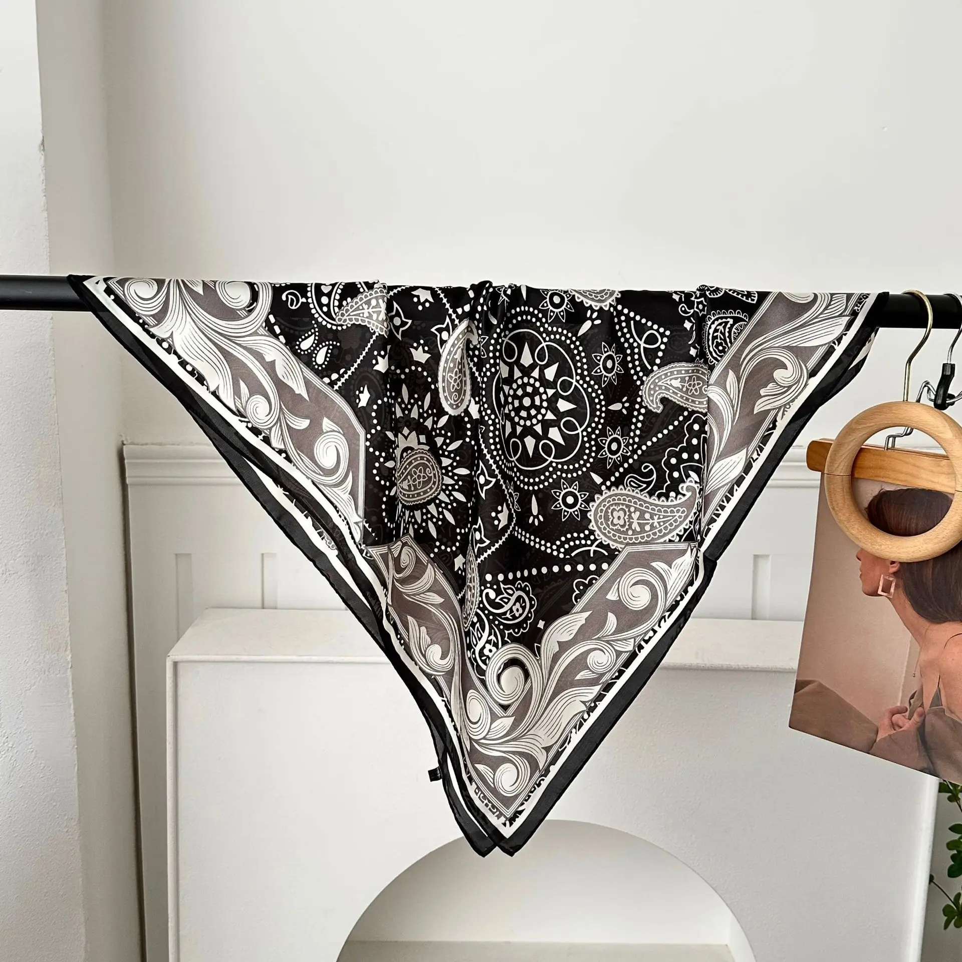 Star Disk Black Cashew