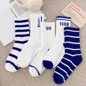 Men's mid-calf socks for autumn and winter, versatile, trendy, long socks with lettering, suitable for sports and basketball.