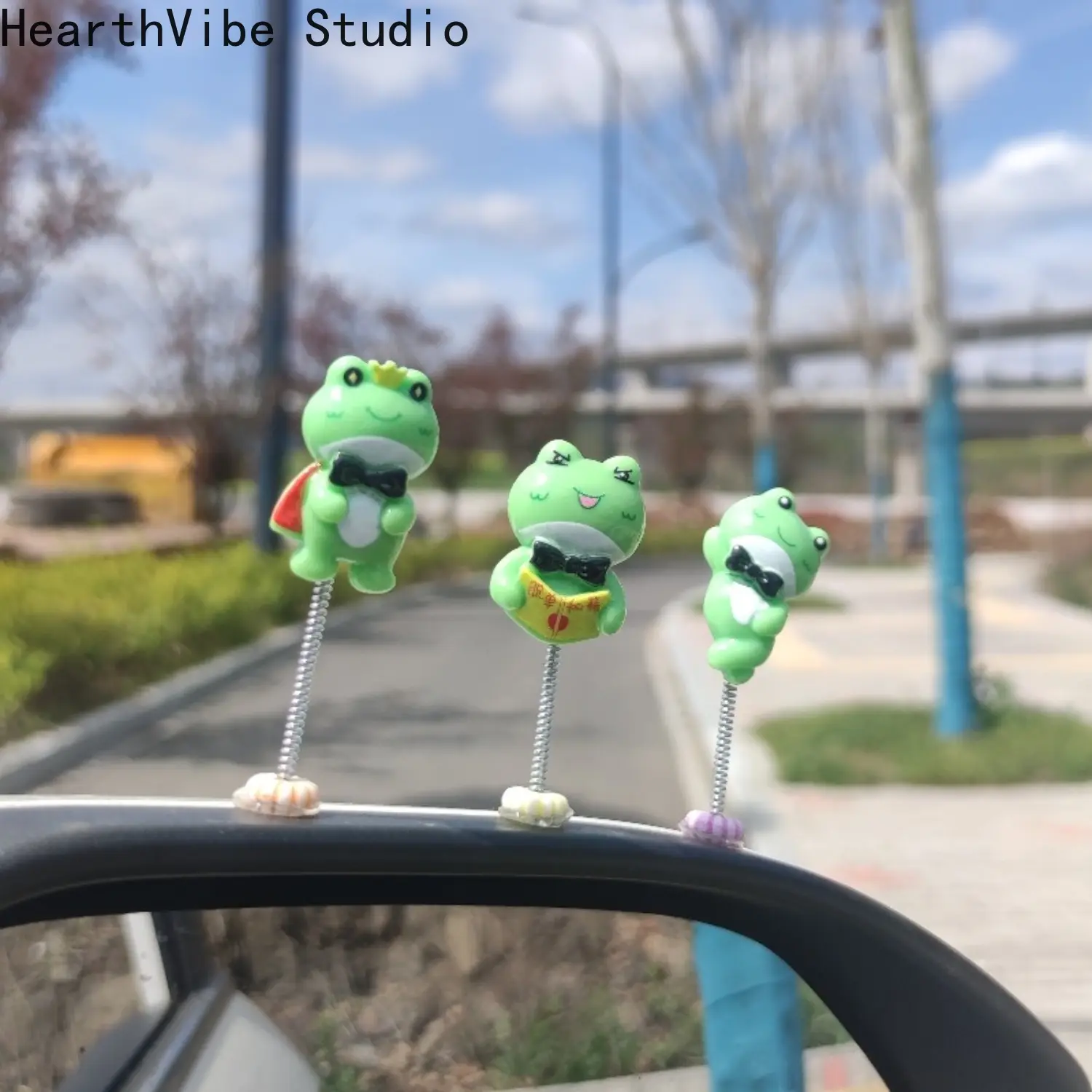 Cartoon Frog Car Swing Ornament Set, Car Trinkets, Vehicle Decoration Accessories for Sports & Outdoor Enthusiasts, Car Accessory, Accessories For Car